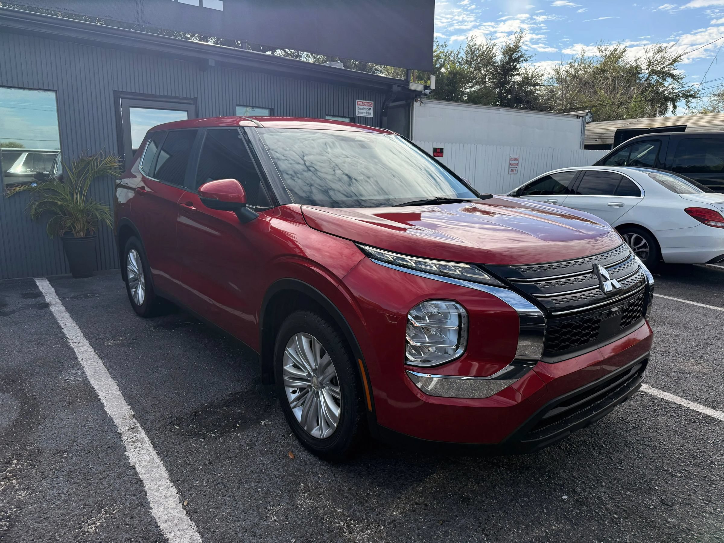 Used 2022 Mitsubishi Outlander ES FWD image 3