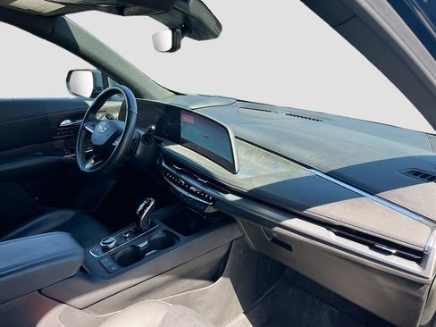 Used 2025 Cadillac XT4 Sport image 30