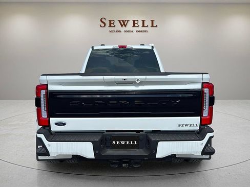 Used 2025 Ford F350 Platinum AWD/4WD image 4