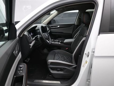 Used 2024 Volkswagen Atlas Peak Edition SE AWD/4WD image 9
