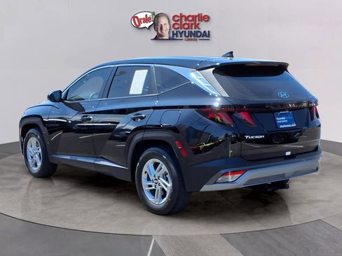 Certified 2025 Hyundai Tucson SE image 3