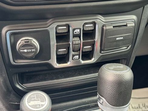 Used 2022 Jeep Wrangler Unlimited Sport image 21