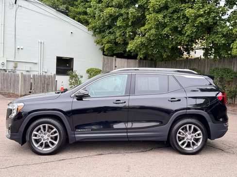 Used 2022 GMC Terrain SLT w/ Infotainment Package II AWD/4WD image 3