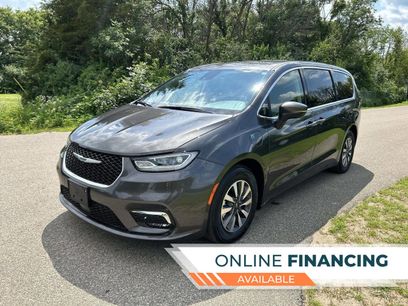 Used 2023 Chrysler Pacifica Touring-L