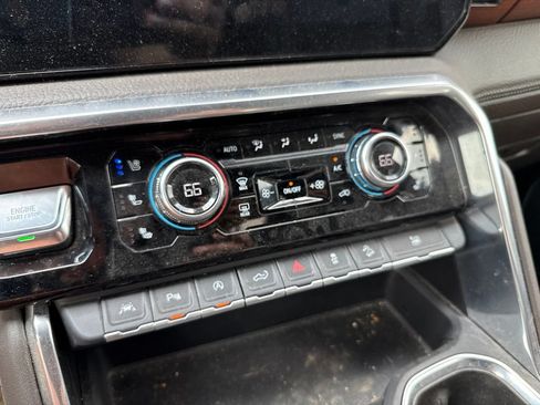 Used 2022 GMC Sierra 1500 Denali w/ Technology Package AWD/4WD image 19