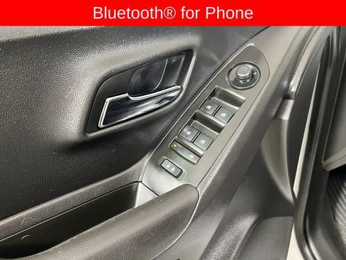 Used 2018 Chevrolet Trax LT w/ LT Convenience Package FWD image 12