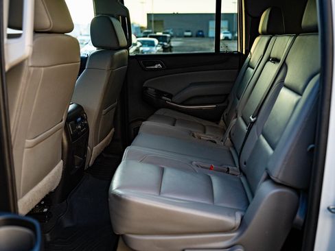 Used 2019 Chevrolet Suburban LT image 34