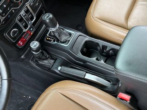 Used 2023 Jeep Wrangler Unlimited Rubicon 4xe w/ Cold Weather Group AWD/4WD image 29