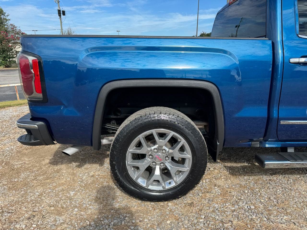 Used 2018 GMC Sierra 1500 SLT w/ SLT Premium Package AWD/4WD image 12