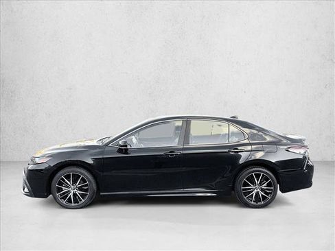 Used 2024 Toyota Camry SE image 4