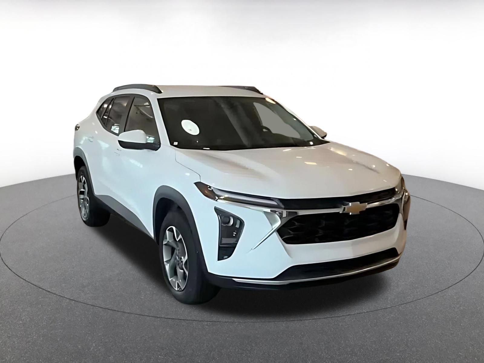 Used 2025 Chevrolet Trax LT w/ LT Convenience Package FWD image 3