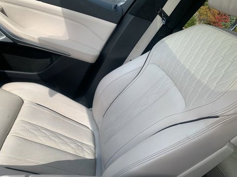 Used 2023 BMW X7 M60i w/ Executive Package image 28