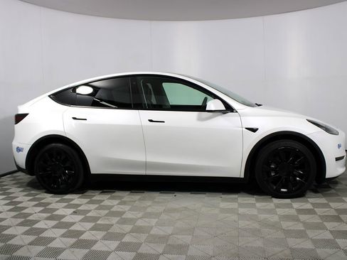 Used 2021 Tesla Model Y Long Range image 35