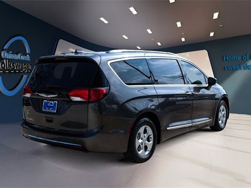 Used 2017 Chrysler Pacifica Touring-L Plus image 5