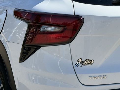 Certified 2025 Chevrolet Trax LT image 7