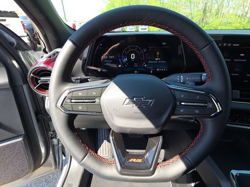 New 2026 Chevrolet Equinox RS w/ Convenience Package III FWD image 17