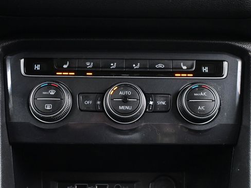 Used 2020 Volkswagen Tiguan SE image 19