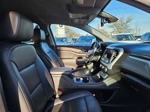 Used 2023 GMC Acadia SLT image 11