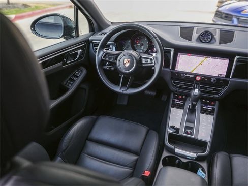 Used 2025 Porsche Macan image 35