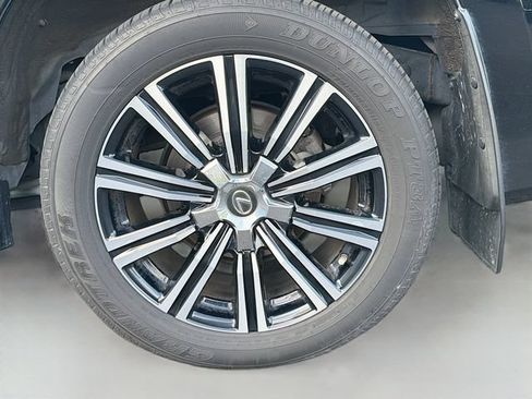 Used 2020 Lexus LX 570 4WD w/ Luxury Package image 32
