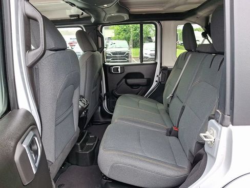 Used 2024 Jeep Wrangler Unlimited AWD/4WD image 10