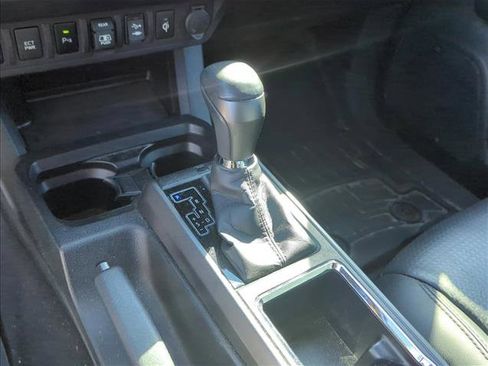 Used 2018 Toyota Tacoma TRD Sport image 21