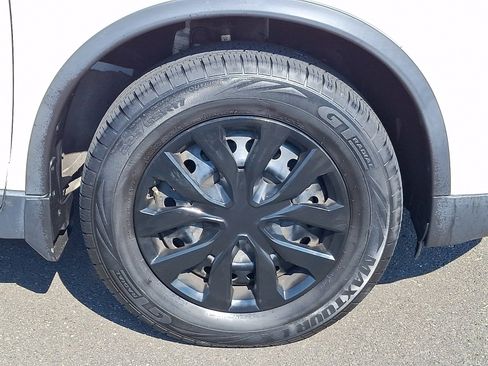 Used 2019 Nissan Rogue S AWD/4WD image 8