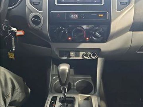 Used 2013 Toyota Tacoma 4x4 Access Cab V6 w/ SR5 Pkg image 19