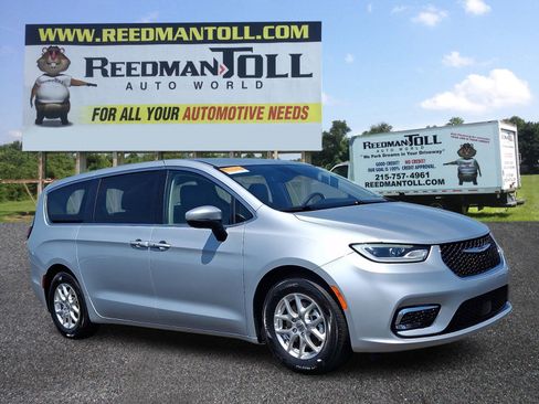 Certified 2023 Chrysler Pacifica Touring-L FWD image 1