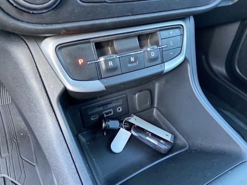 Used 2022 GMC Terrain SLT w/ LPO, Floor Liner Package image 39