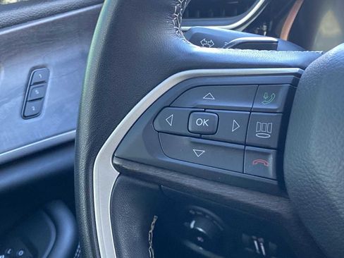 Used 2022 Jeep Grand Cherokee L Limited w/ Black Appearance Package image 32