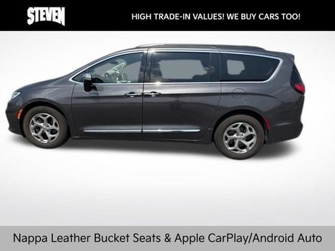 Used 2023 Chrysler Pacifica Limited FWD image 3