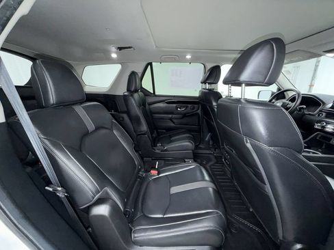 Used 2024 Honda Pilot Touring image 19