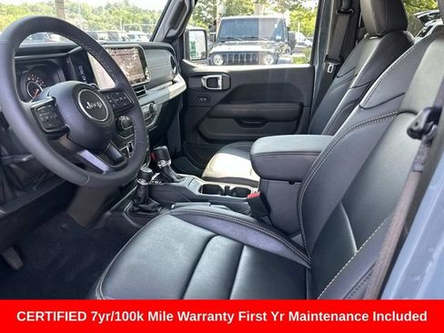 Certified 2025 Jeep Gladiator Mojave AWD/4WD image 17