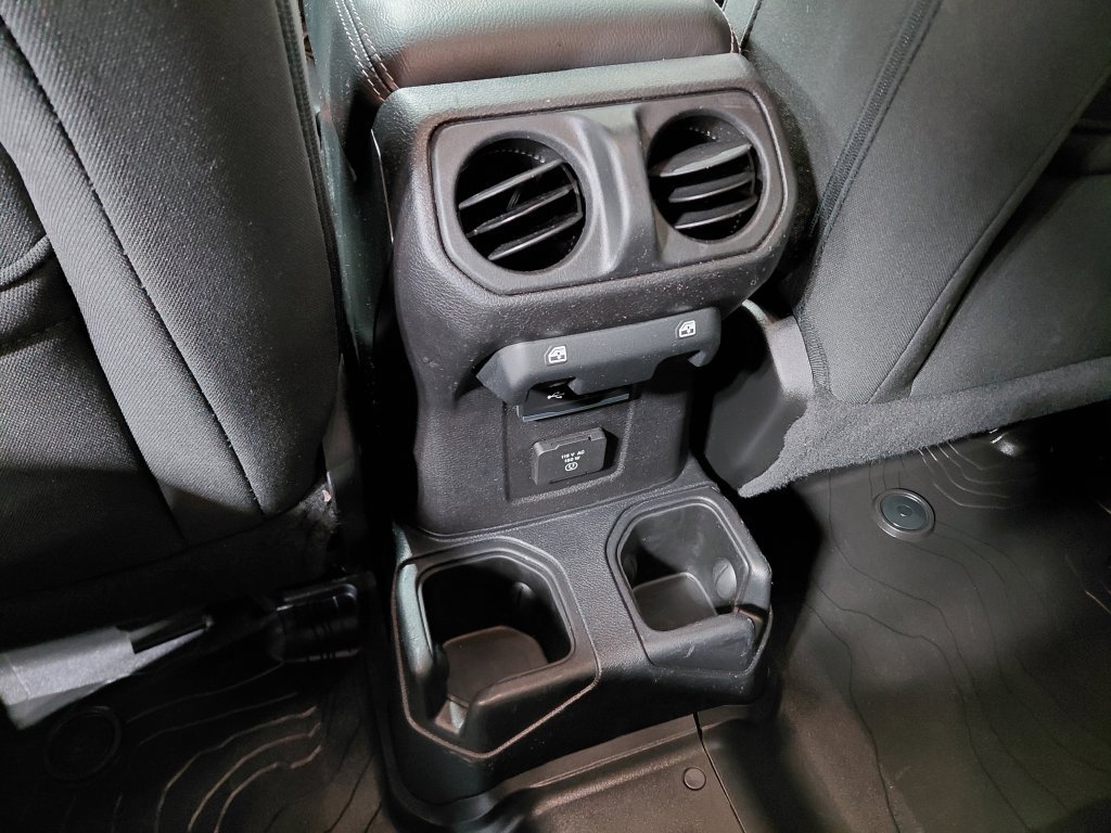 Used 2019 Jeep Wrangler Unlimited Sahara AWD/4WD image 38