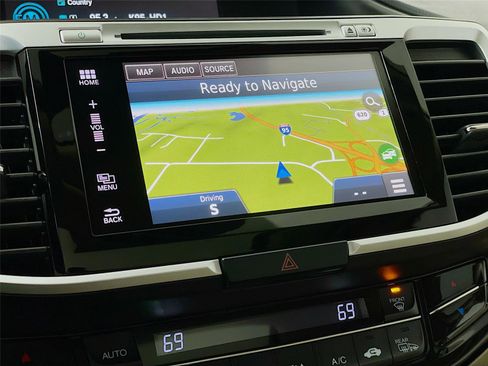 Used 2016 Honda Accord Touring image 18