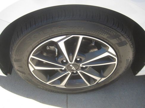 Used 2023 Kia Forte LXS w/ LXS Technology Package FWD image 10