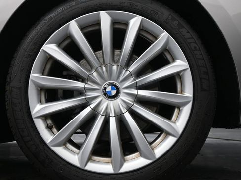 Used 2021 BMW 740i xDrive w/ Premium Package image 9