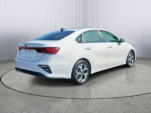Certified 2019 Kia Forte LXS image 3