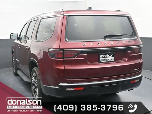 Used 2024 Jeep Wagoneer Series II w/ Flexible Seating Group image 4