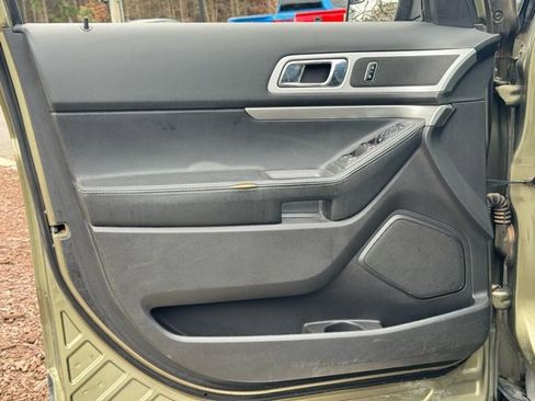 Used 2013 Ford Explorer XLT image 24