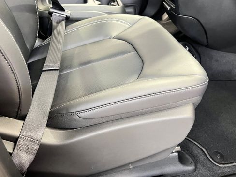 New 2026 Chrysler Pacifica Select image 12