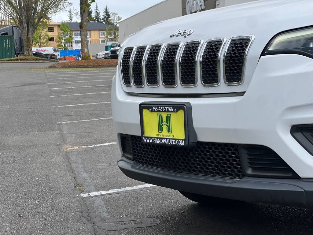 Used 2019 Jeep Cherokee Latitude Plus AWD/4WD image 18