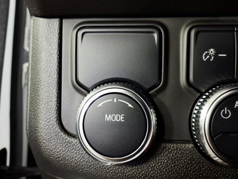 Used 2024 GMC Yukon XL SLT RWD image 21