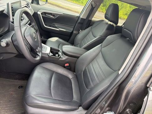 Used 2021 Toyota RAV4 XLE Premium AWD/4WD image 9