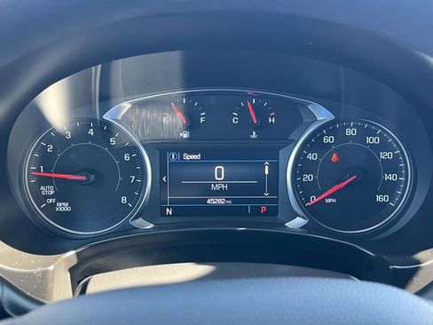 Used 2024 GMC Terrain SLE FWD image 32