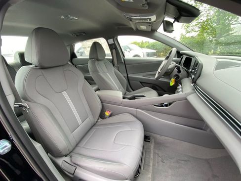 New 2026 Hyundai Elantra SE FWD image 33