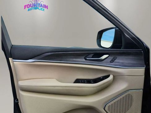 Used 2022 Jeep Grand Cherokee Limited image 19