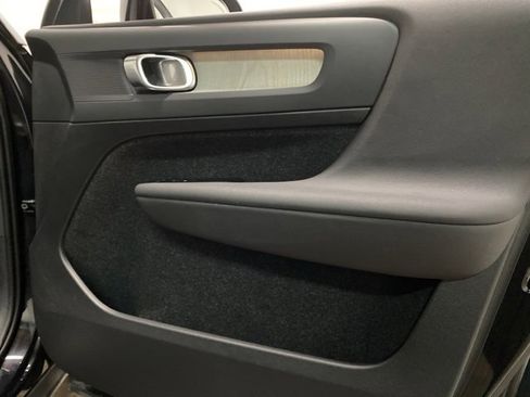 Used 2025 Volvo XC40 B5 Plus image 80