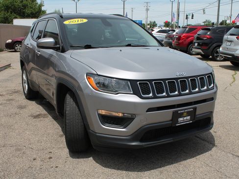 Used 2018 Jeep Compass Latitude w/ Popular Equipment Group AWD/4WD image 7